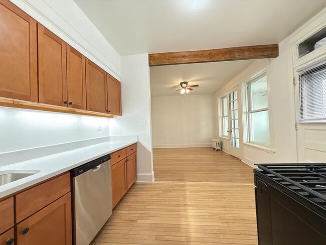 Photo - 720 W Waveland Ave Apartment
