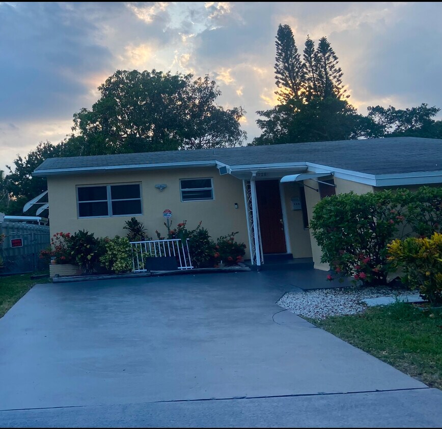 Foto principal - 728 SW 2nd Ave