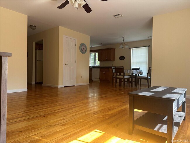 Foto del edificio - 105 N Montgomery St