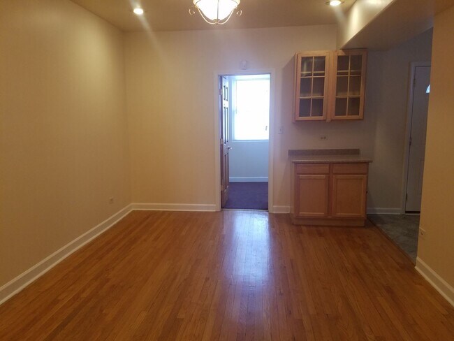 Building Photo - South Shore Gem