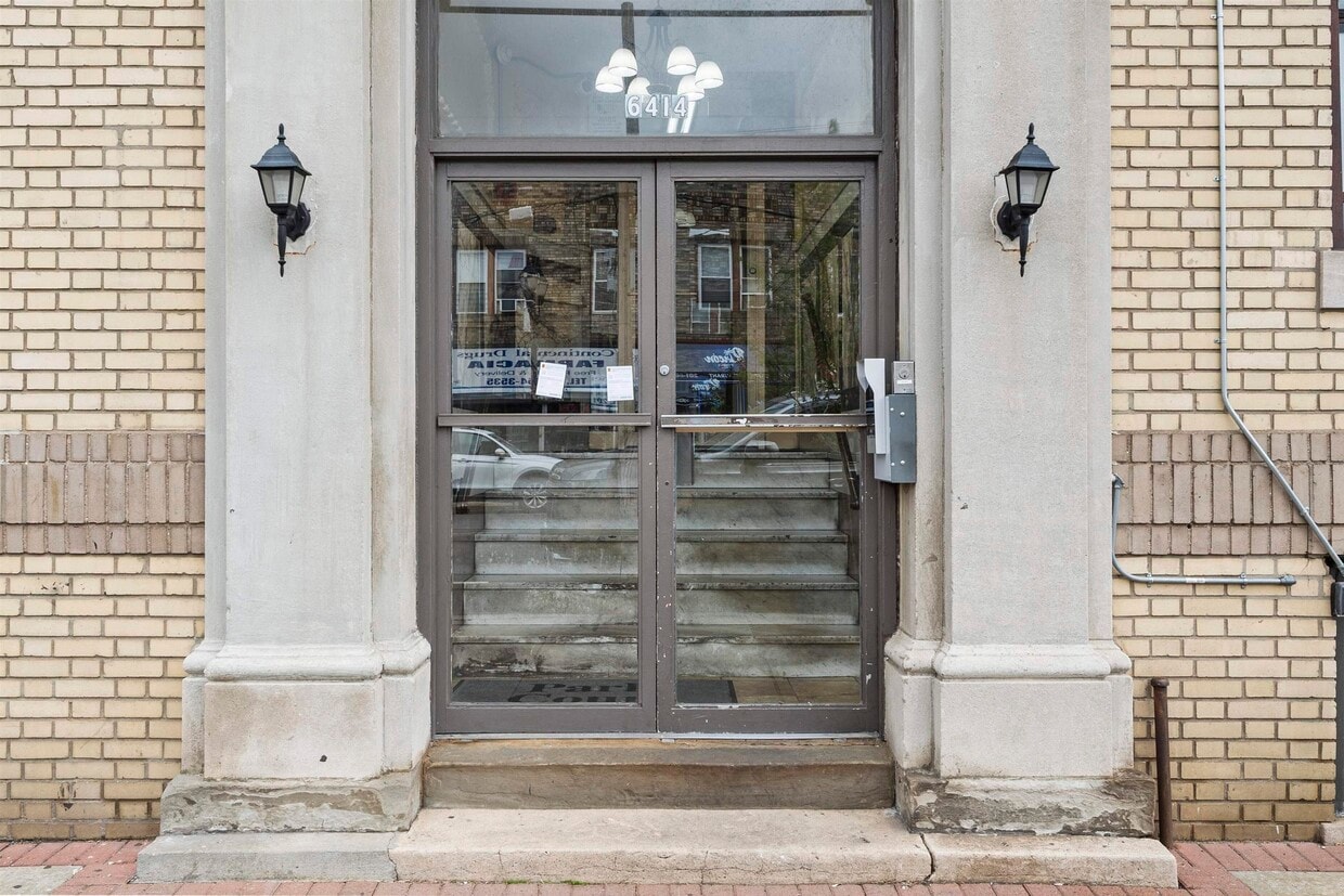 Primary Photo - 6414 Park Ave
