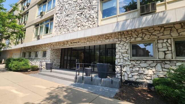 Building Photo - 222 N Marion St
