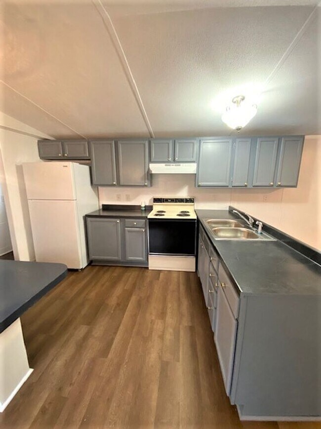 Foto del edificio - Matthews - 100% Remodeled, 2 Bedroom Home!