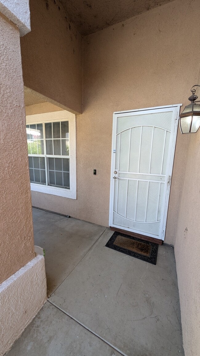 ¡Entra! - 5621 Grand Prix Ct