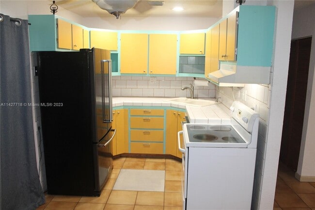 Building Photo - 6201 SW 38th Ct