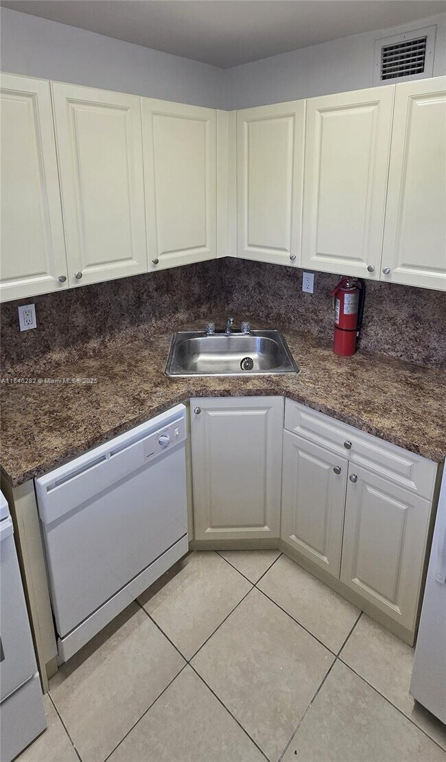 Foto del edificio - 10820 SW 200th Dr
