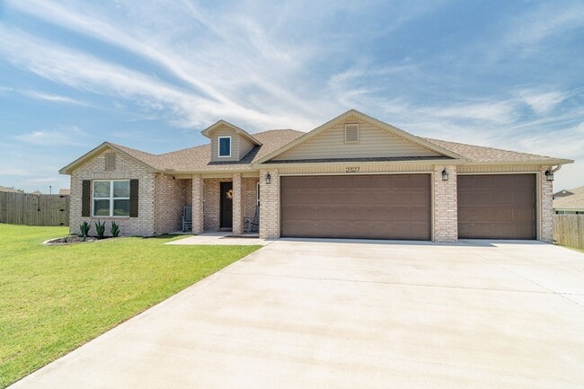 Like New Home LOADED w/Amenities at Lakewood S/D in Lowell! - Like New Home LOADED w/Amenities at Lakewood S/D in Lowell!