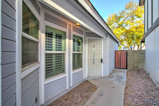 Building Photo - 1224 W Boxelder Cir