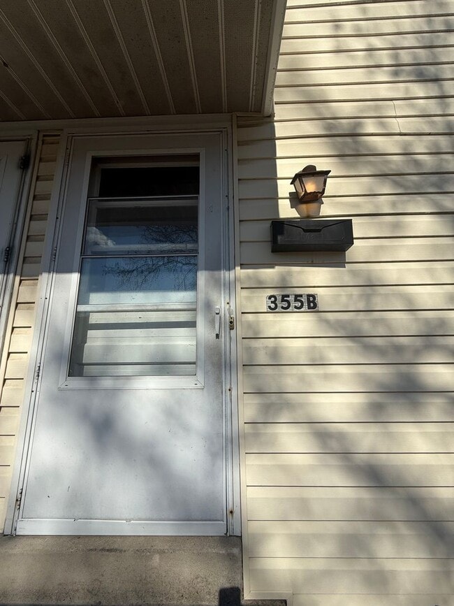 Building Photo - 355 W Broad St