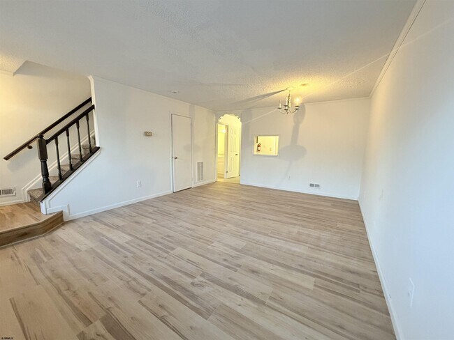 Foto del edificio - 53 Greenwich Dr