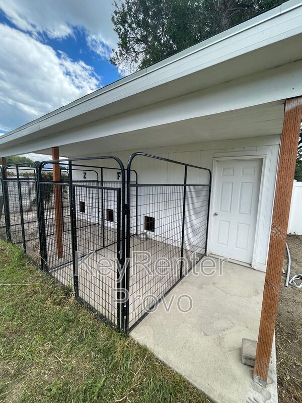Building Photo - 544 Woods Dr