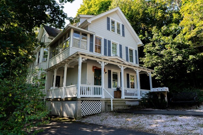 Foto del edificio - 128 Millville Ave