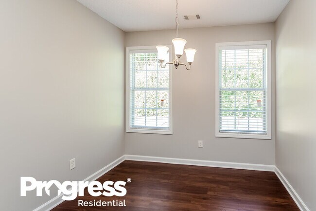 Foto del edificio - 2037 Reserve Pkwy