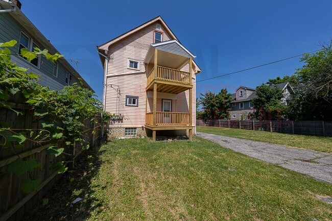 Foto del edificio - 3633 E 153rd St