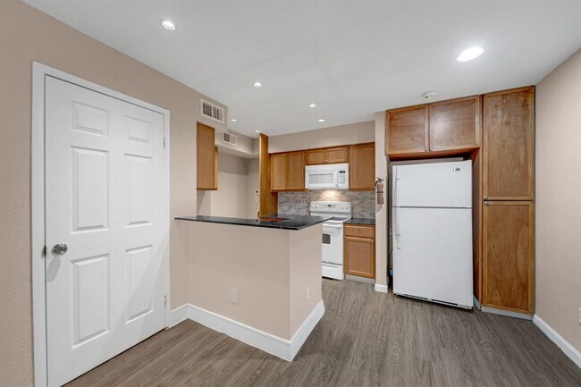 Foto del edificio - 2110 Wilcrest Dr