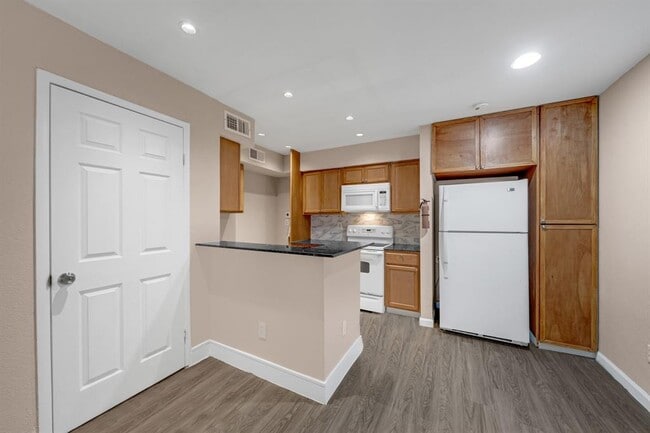 Building Photo - 2110 Wilcrest Dr