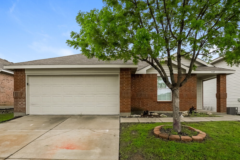 Primary Photo - 909 Rio Bravo Dr