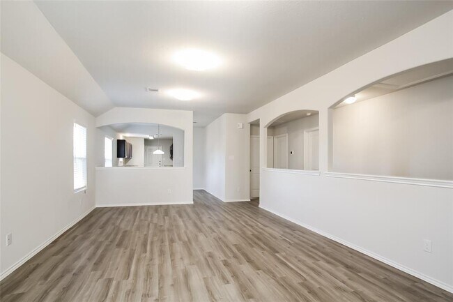 Foto del edificio - 25384 Claremont Hills Ln