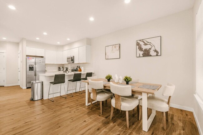 Foto del edificio - 3213 Grand Blvd