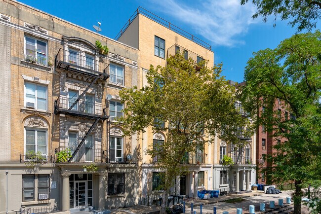 Building Photo - 943 Saint Marks Ave