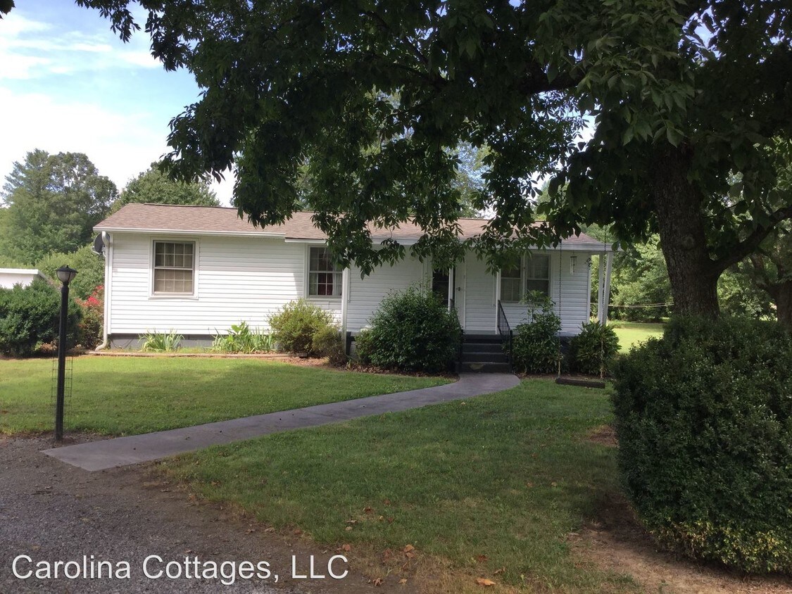 2041 Union Hill Rd, Hendersonville, NC 28792 House Rental in