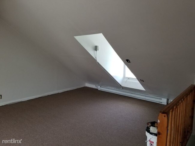 Building Photo - 3 br, 1 bath House - 256 S 13th St