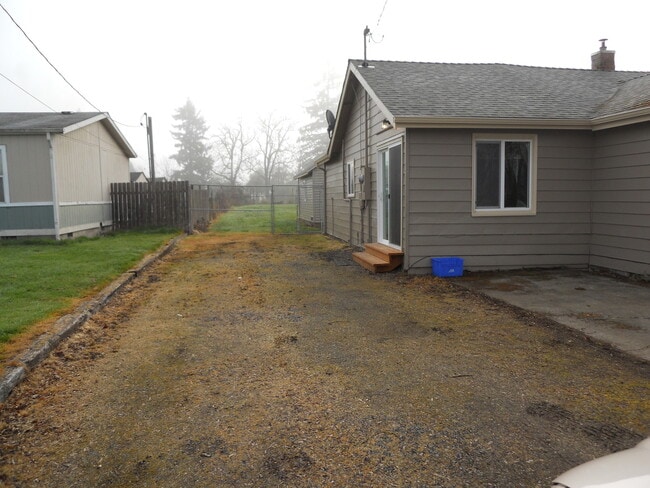 Building Photo - OWN808