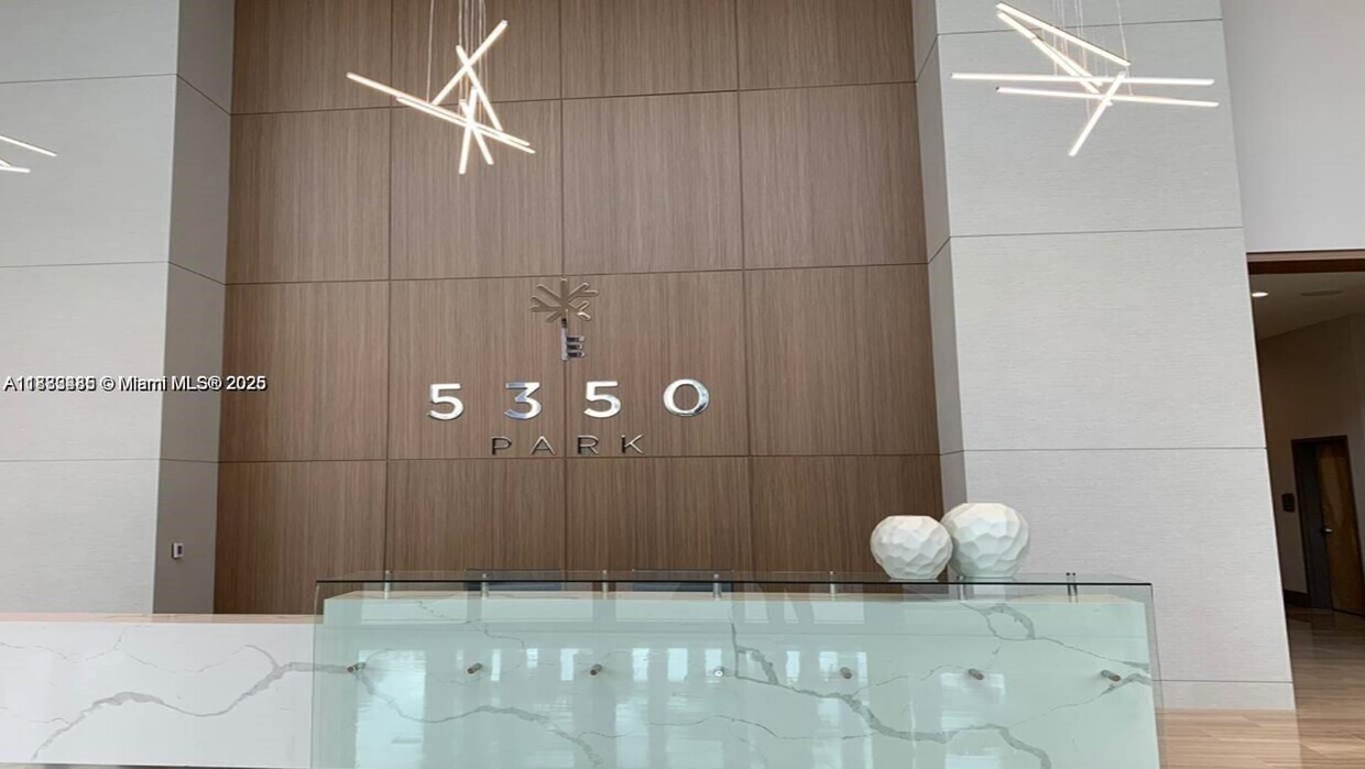 Foto principal - 5350 NW 84th Ave
