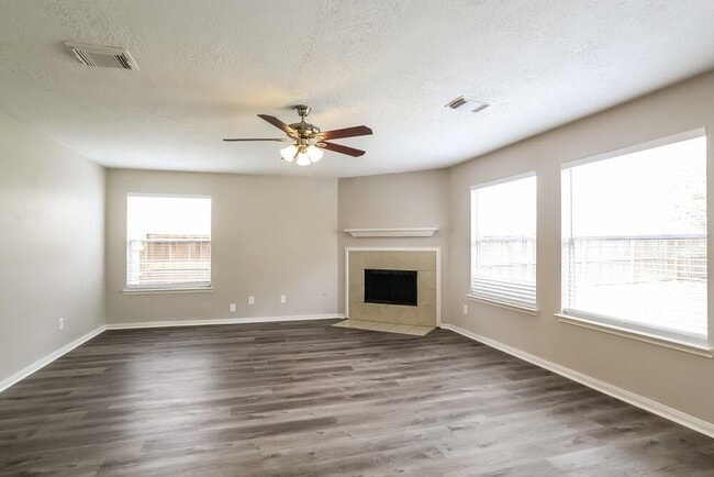 Building Photo - 31518 Kingston Village Dr