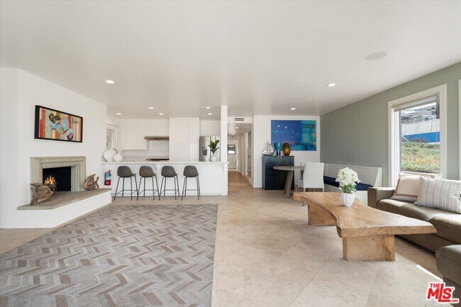 Foto del edificio - 6419 Ocean Front Walk