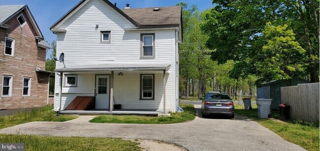 Building Photo - 537 E Park Ave