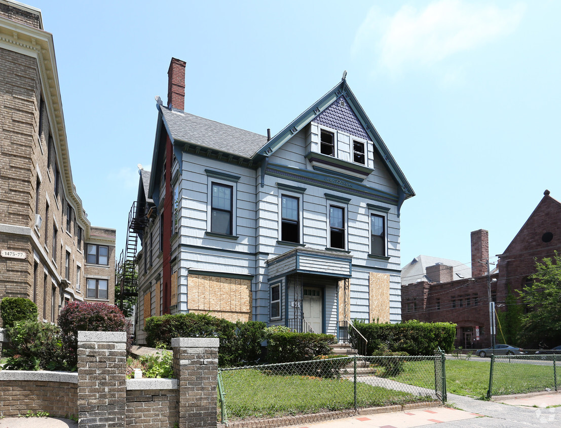 Building Photo - 1471 Chapel St