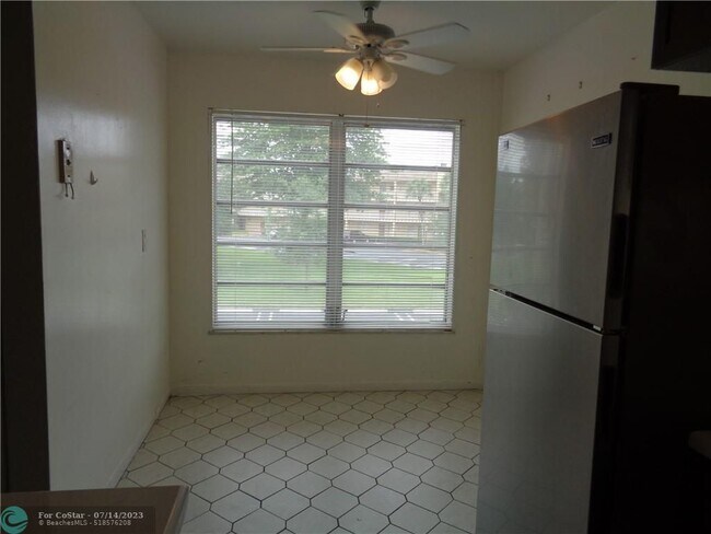 Foto del edificio - 5890 NW 64th Ave