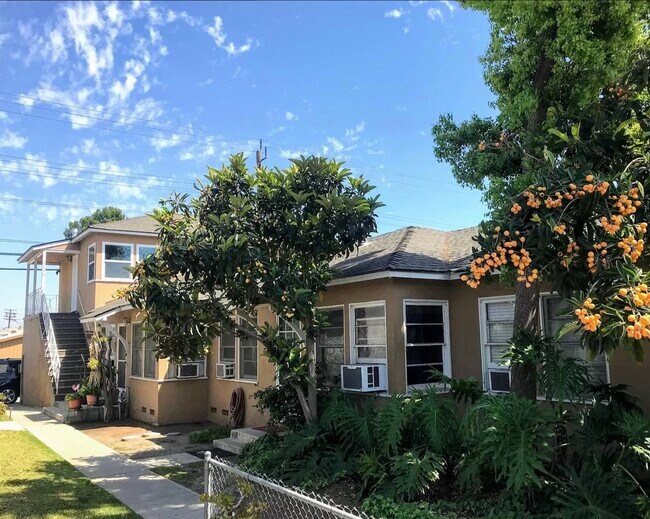 Building Photo - 1434 N Hollywood Way
