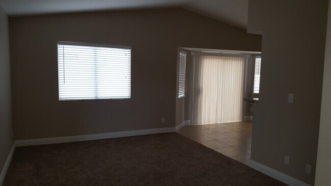 Building Photo - Beautiful 2 bedrooms home