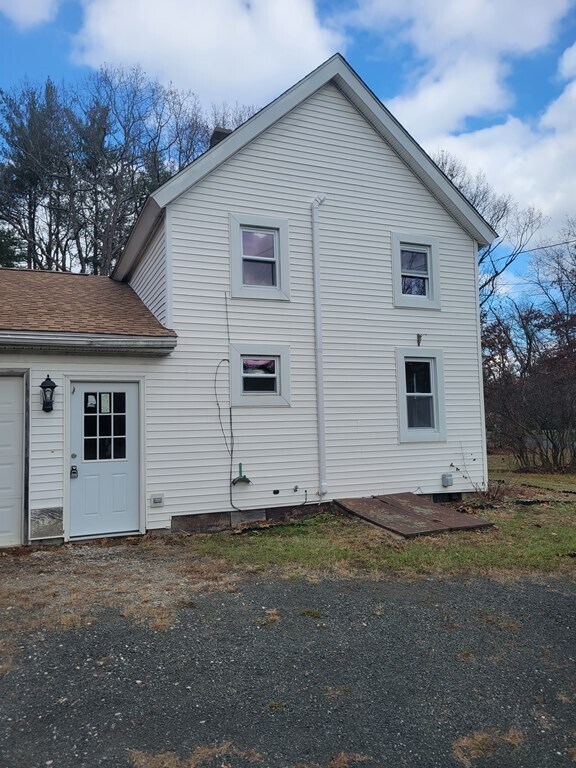 34 Pequot Rd, Southampton, MA 01073 House Rental in Southampton, MA