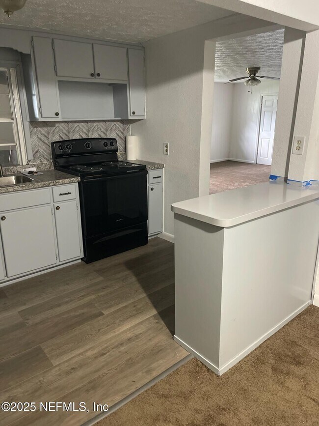 Foto del edificio - 6526 Ribault Rd