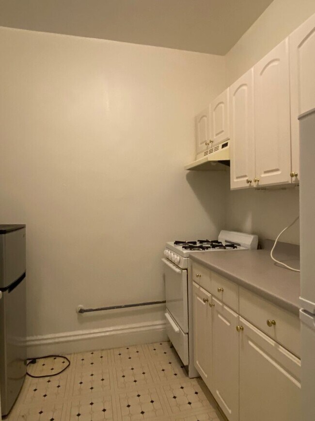 Foto del edificio - Nicely located studio near the Green Line.