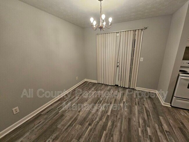 Building Photo - 5642 Estates Ct