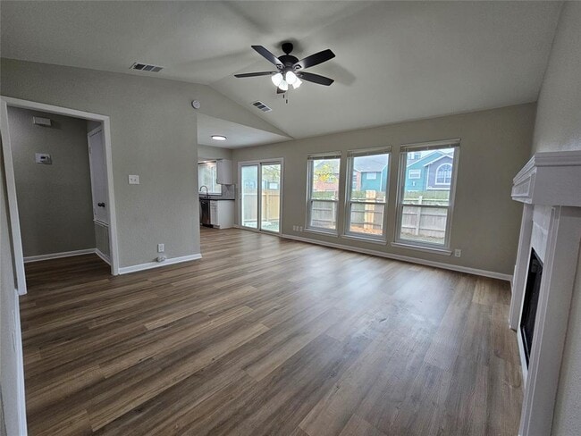 Foto del edificio - 1416 Hyridge Cir