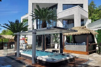 Building Photo - 755 Rue des Brises
