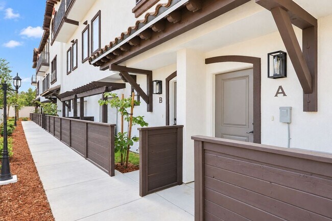 Building Photo - 1444 W Stoneridge Ct