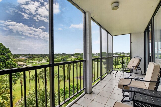 Foto del edificio - 6895 Willow Wood Dr