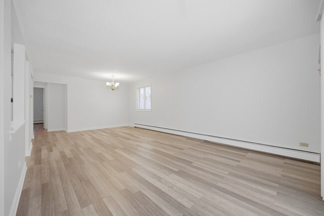 Foto del edificio - 2556 Waterbury Dr