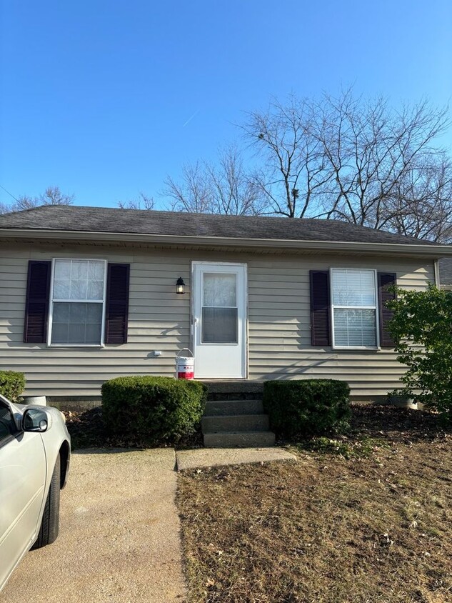 Building Photo - Winchester Duplex