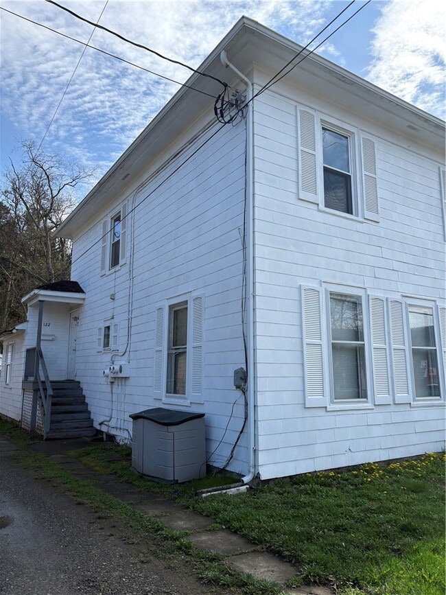 Building Photo - 122 W High St