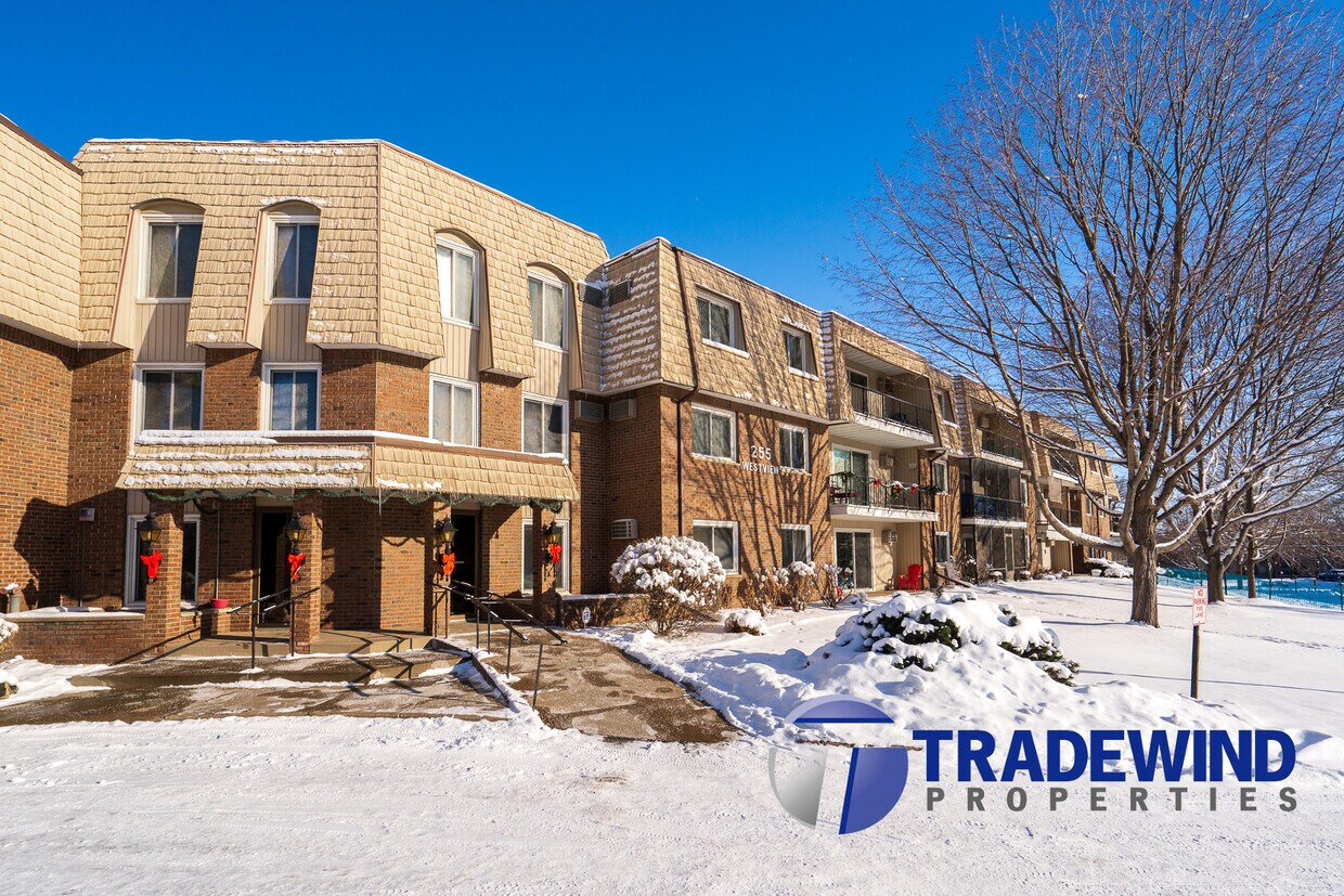 Primary Photo - 255 Westview Dr