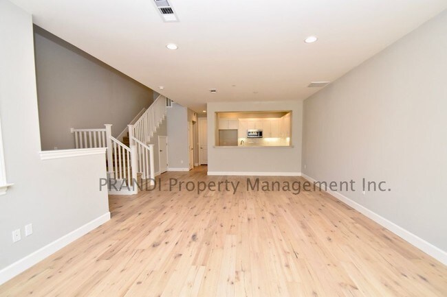 Foto del edificio - Gorgeous Three Bedroom Townhome in The Strand