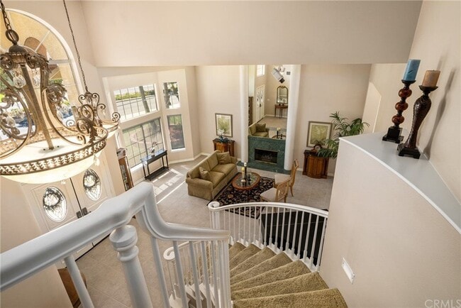 Building Photo - 5860 Vista Del Mar