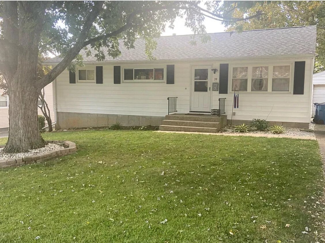 Primary Photo - 39 Bob O Link Dr